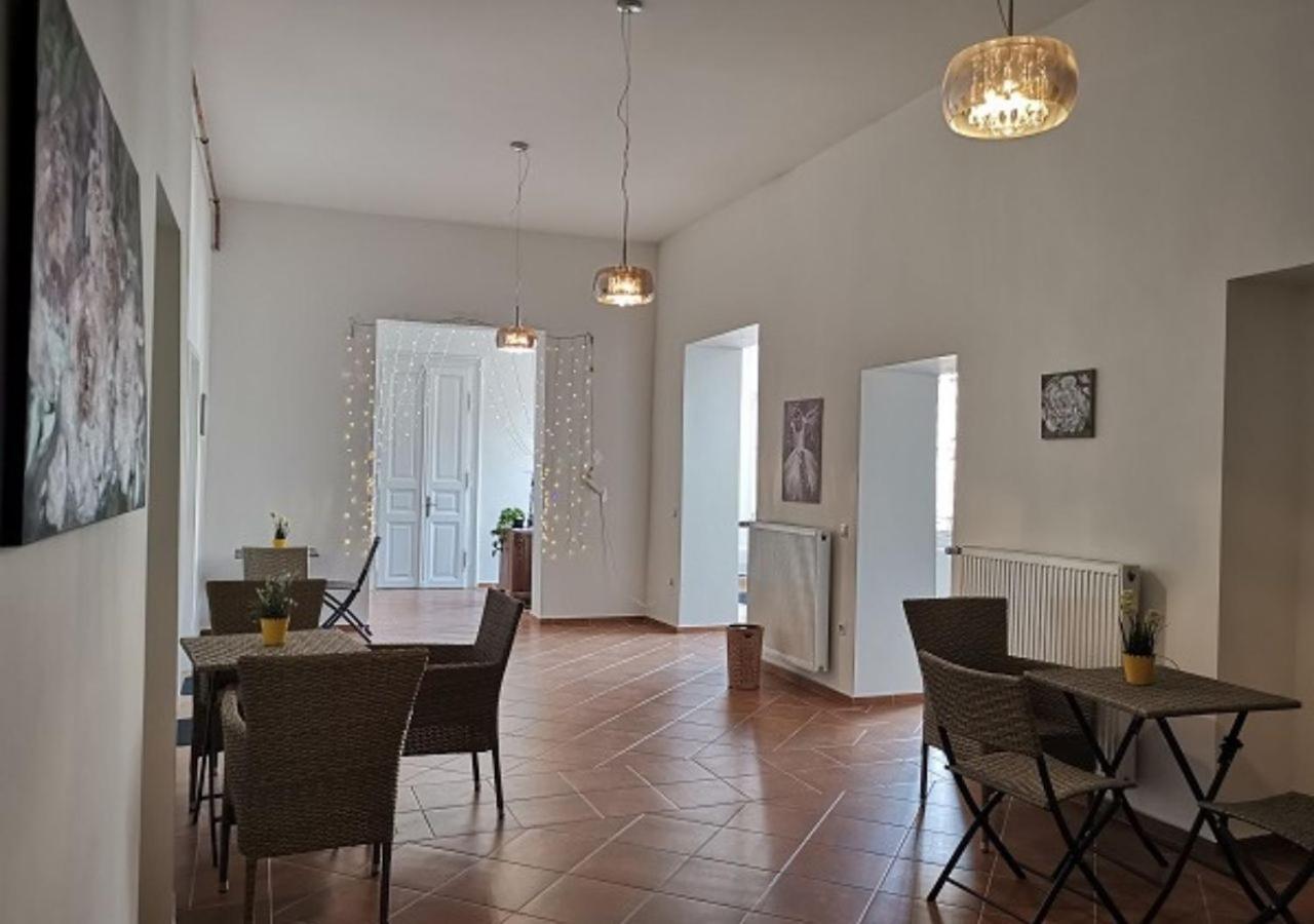 Villa Florencia Eger Exteriör bild